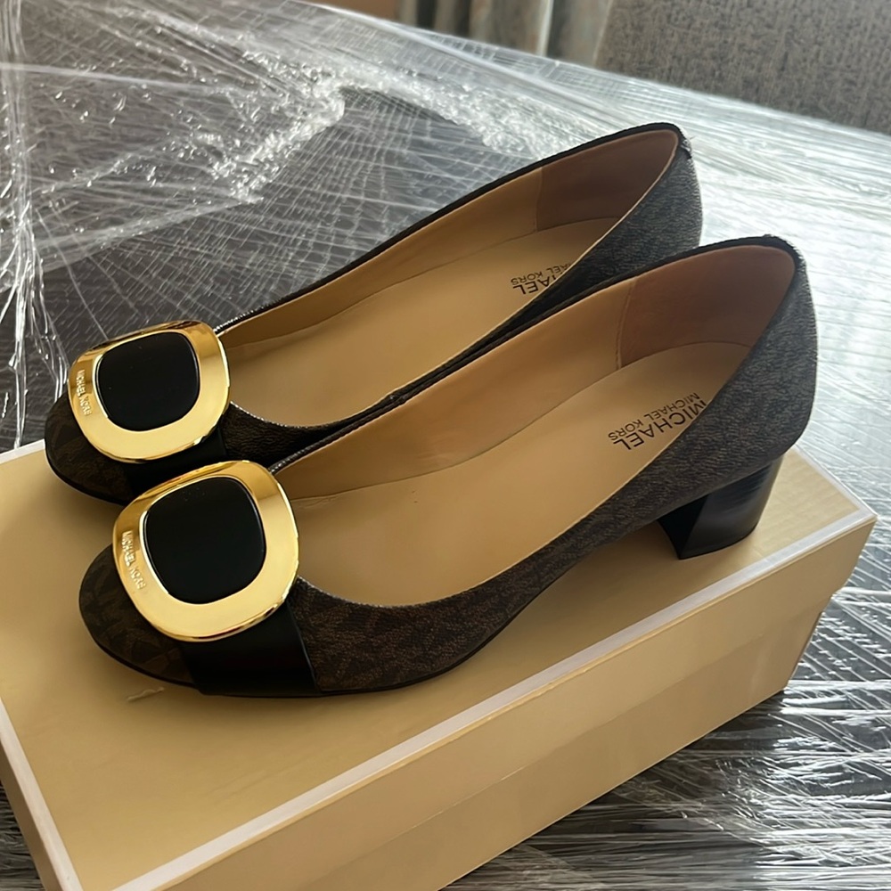 Michael Kors Pauline mid Pump shoes, wore only once
